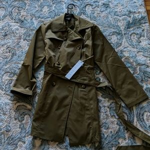 NWT LIGHTWEIGHT TRENCH COAT